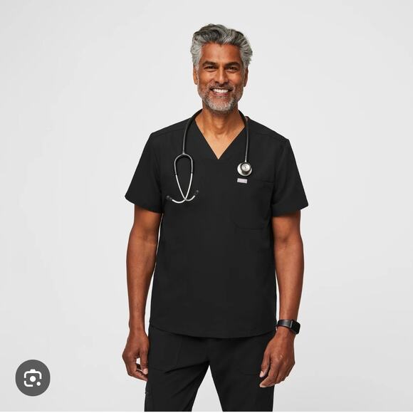 FIGS Technical Collection Scrub Top Chisec NWT - Picture 1 of 8